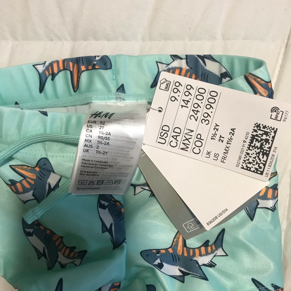 Swim shorts for boys! Brand new ! 
Super cute, too cold for my baby to wear 😭!